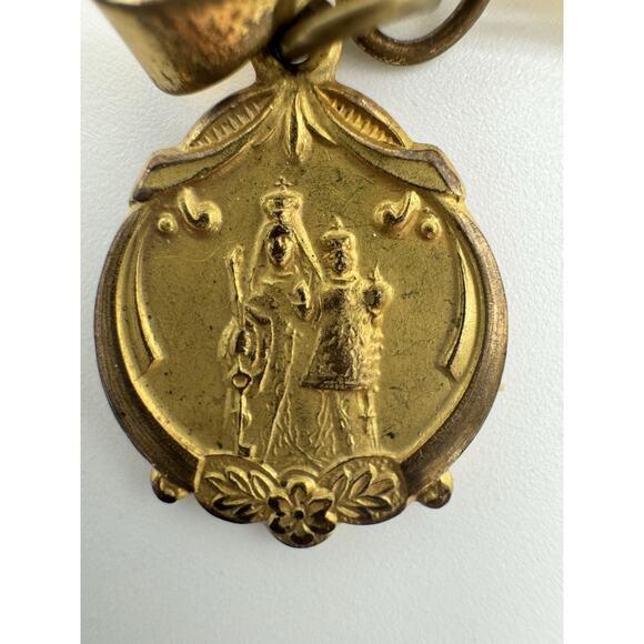 2 1/2” VTG Unsigned Gold Bow Ribbon Pendant Brooch Pin Mary Jesus Prayer Jewelry - Picture 2 of 7